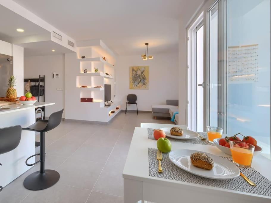 Bonito Apartamento 2 Minutos De La Playa فوينخيرولا المظهر الخارجي الصورة